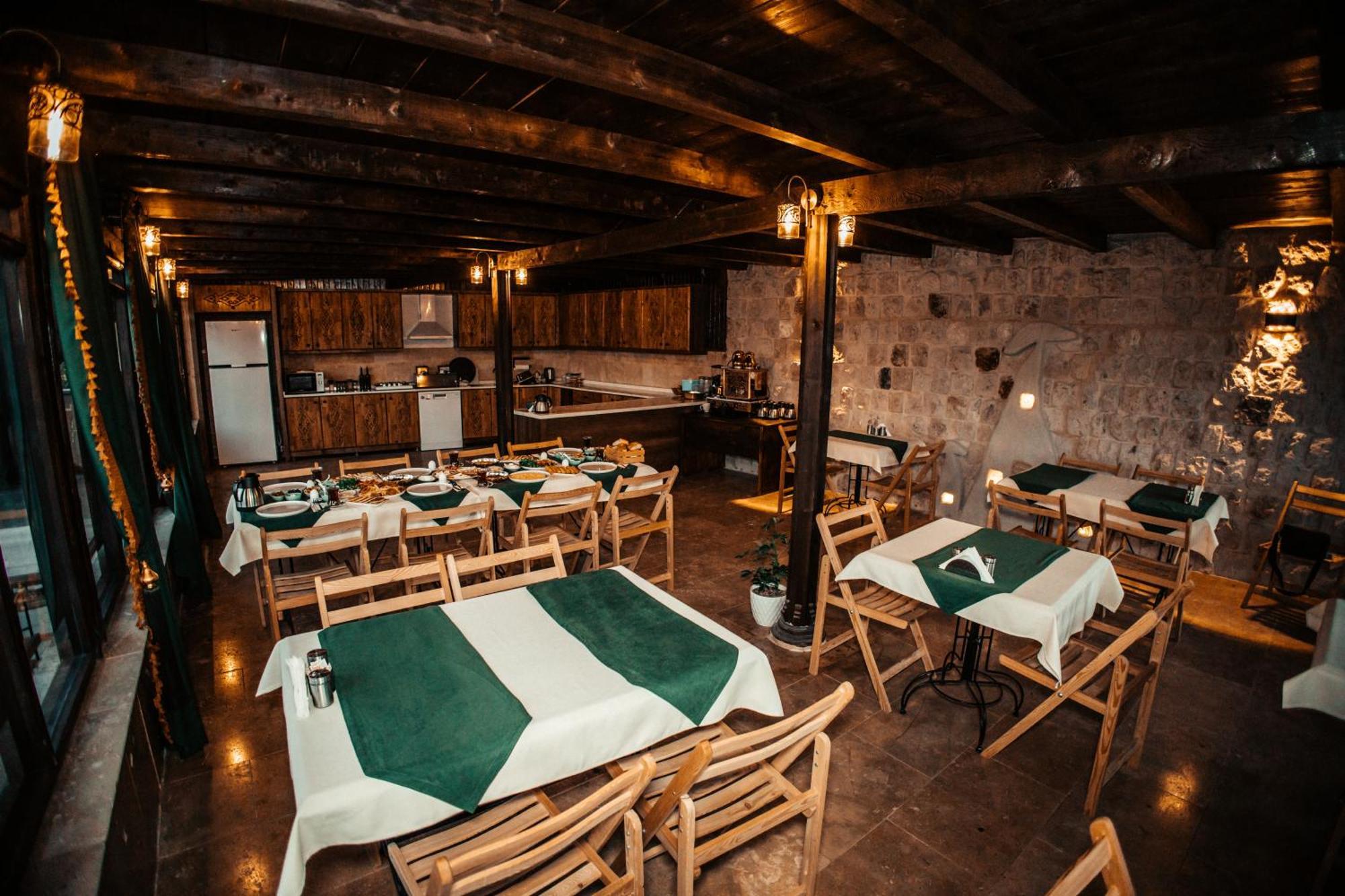 לינה וארוחת בוקר אורגופ Vanessa Cave House מראה חיצוני תמונה