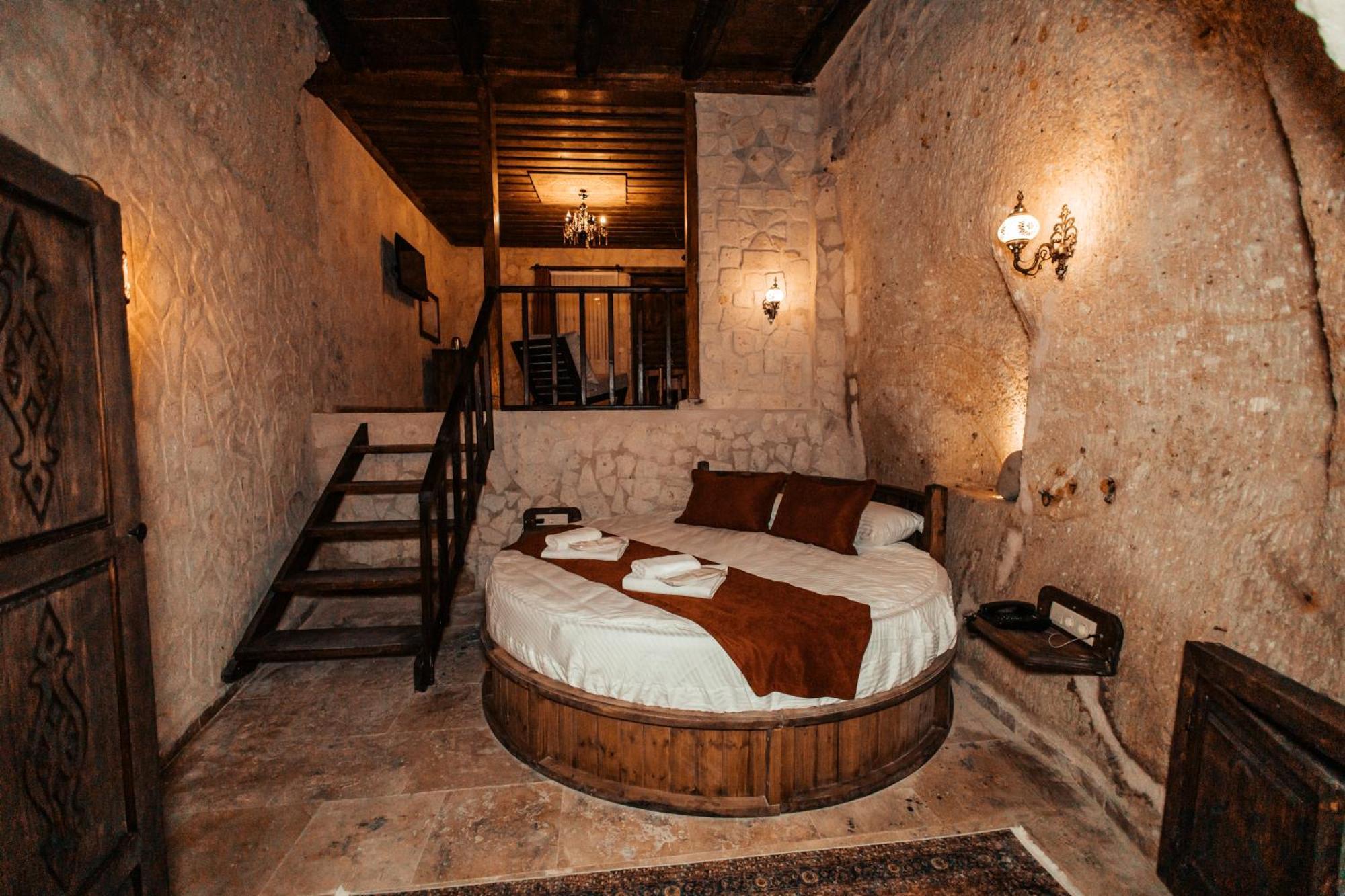 לינה וארוחת בוקר אורגופ Vanessa Cave House מראה חיצוני תמונה