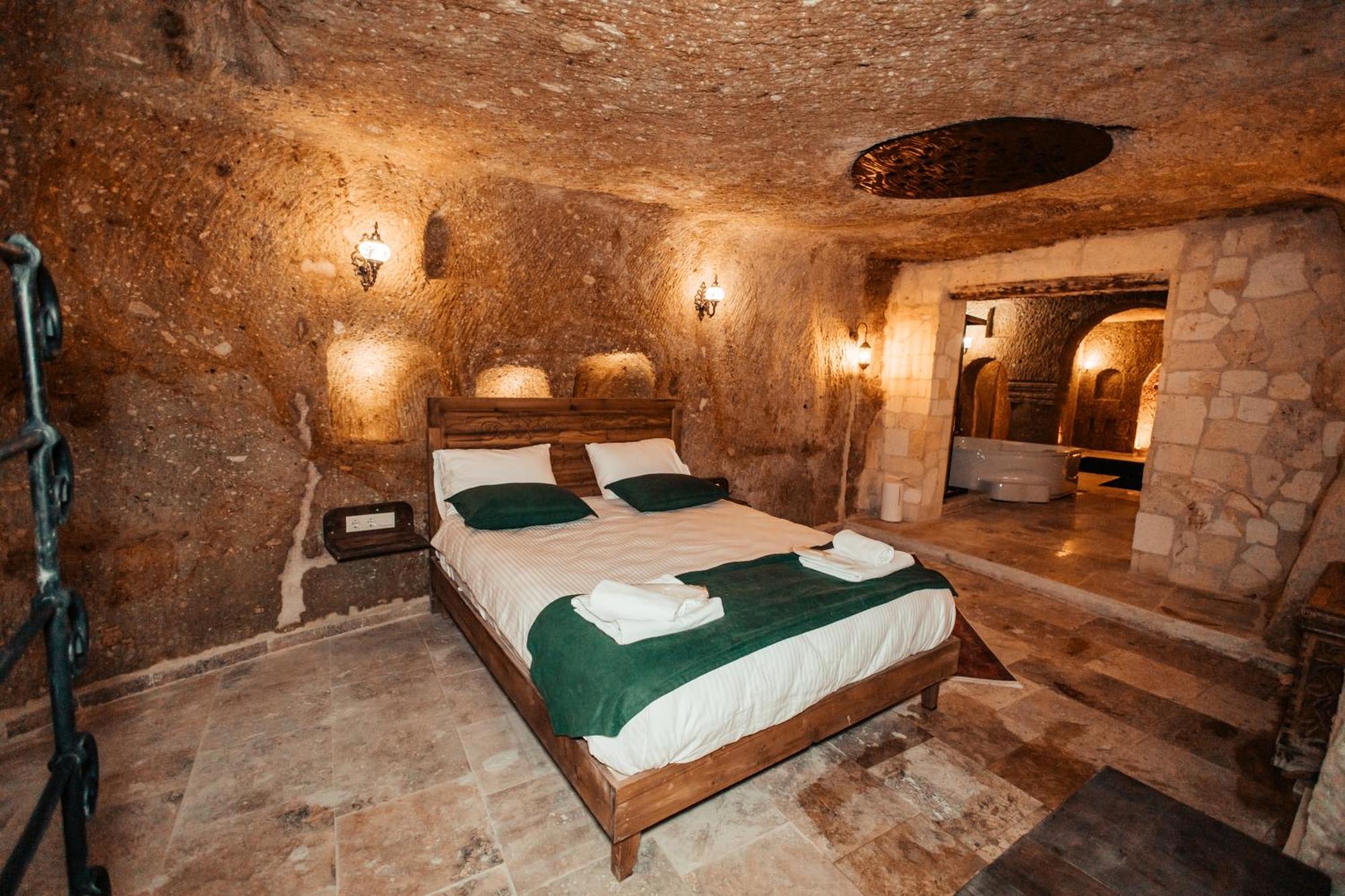 לינה וארוחת בוקר אורגופ Vanessa Cave House מראה חיצוני תמונה
