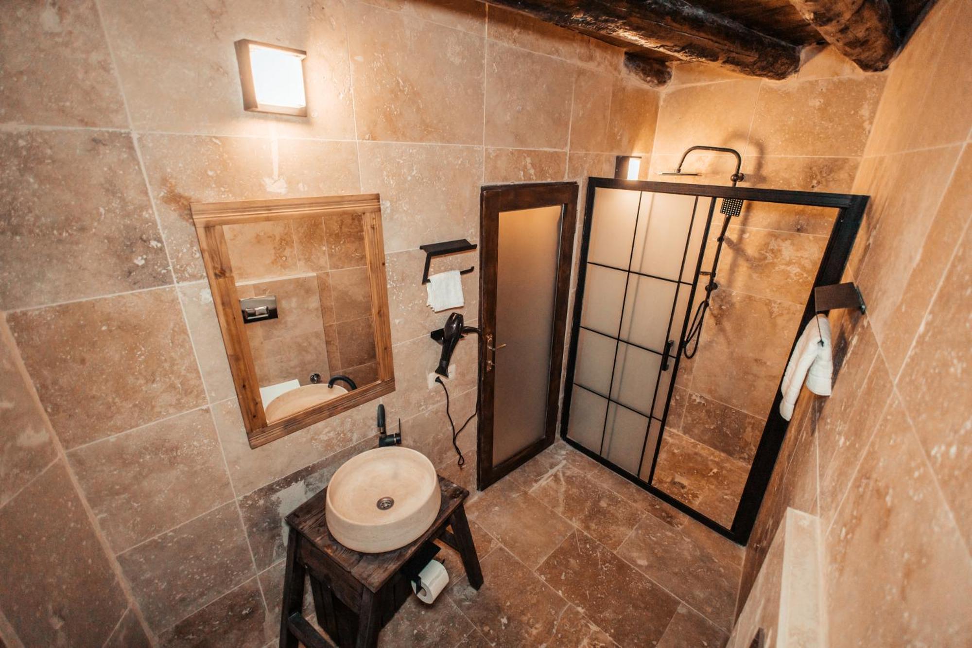 לינה וארוחת בוקר אורגופ Vanessa Cave House מראה חיצוני תמונה