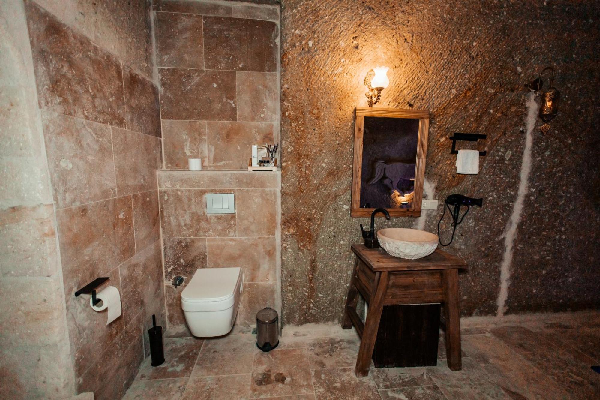 לינה וארוחת בוקר אורגופ Vanessa Cave House מראה חיצוני תמונה